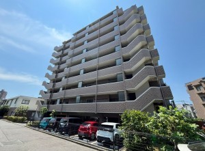 藤沢市朝日町、マンションの外観画像です
