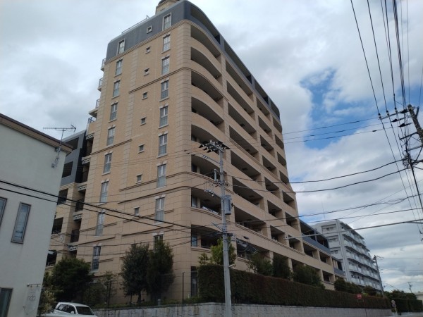 藤沢市大鋸、マンションの外観画像です