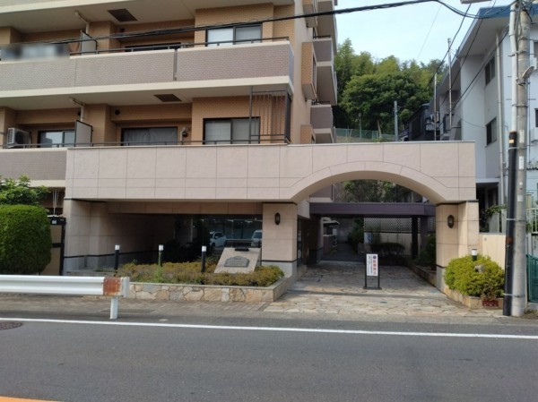 藤沢市大鋸、マンションのエントランス画像です
