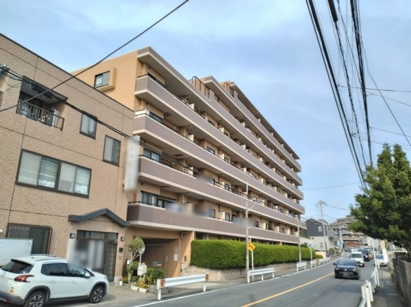 藤沢市大鋸、マンションの外観画像です