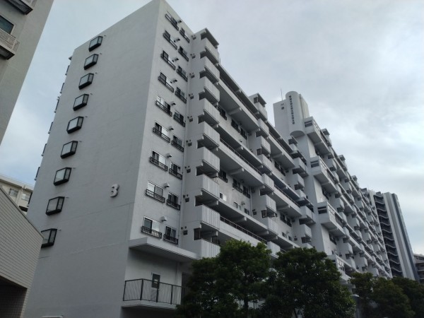 藤沢市鵠沼東、マンションの外観画像です