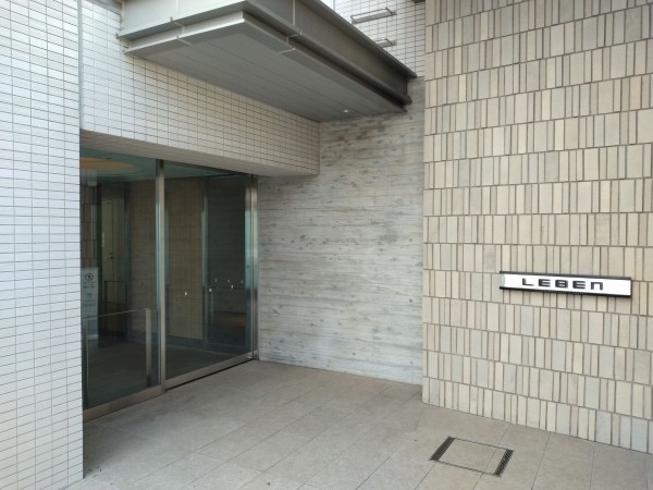 藤沢市鵠沼海岸、マンションのエントランス画像です