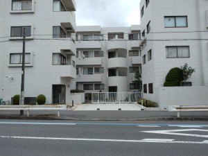 藤沢市鵠沼海岸、マンションのエントランス画像です