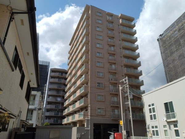 藤沢市藤沢、マンションの外観画像です
