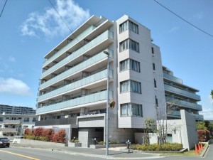 藤沢市羽鳥、マンションの外観画像です