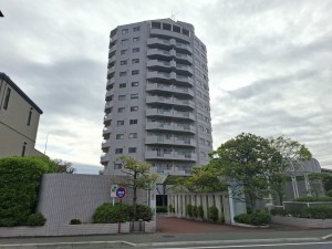 藤沢市片瀬海岸、マンションの外観画像です