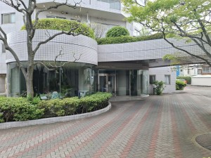 藤沢市片瀬海岸、マンションのエントランス画像です