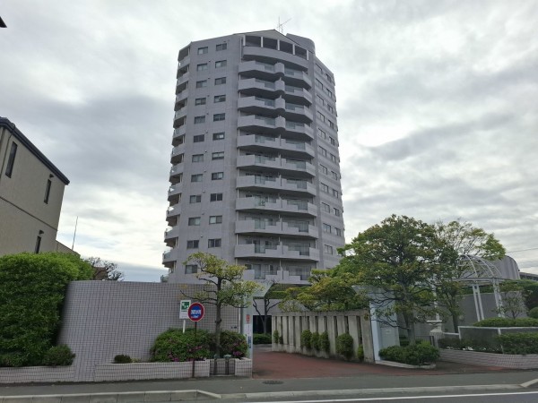 藤沢市片瀬海岸、マンションの外観画像です