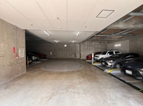 藤沢市藤が岡、マンションの駐車場画像です