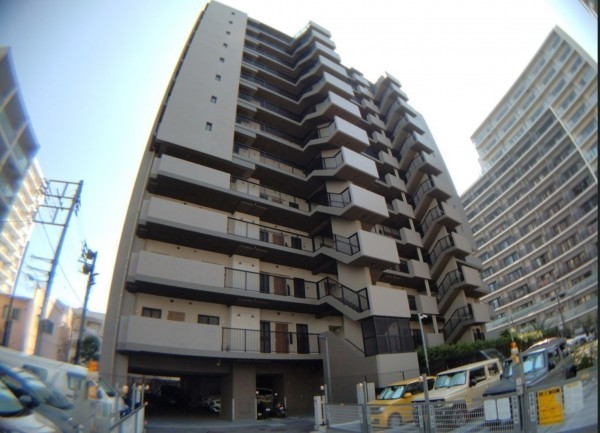 藤沢市鵠沼橘、マンションの外観画像です
