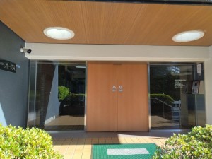 藤沢市鵠沼東、マンションのエントランス画像です