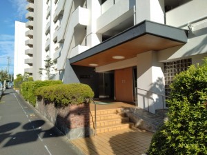 藤沢市鵠沼東、マンションのエントランス画像です
