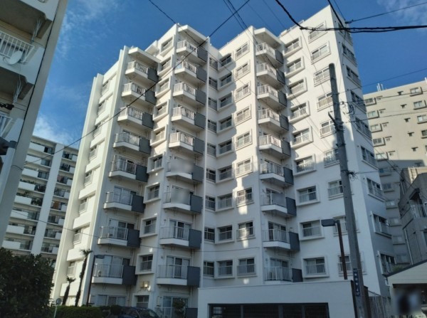 藤沢市鵠沼東、マンションの外観画像です