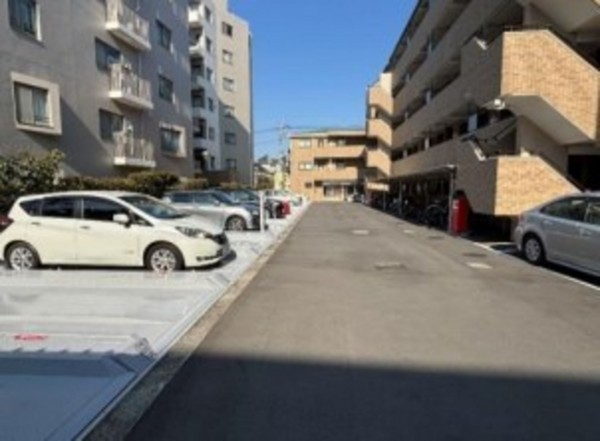 藤沢市藤が岡、マンションの画像です