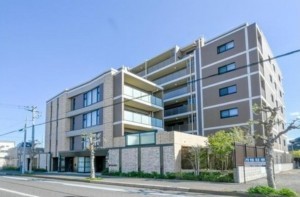藤沢市本鵠沼、マンションの外観画像です