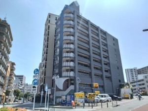 藤沢市藤沢、マンションの外観画像です
