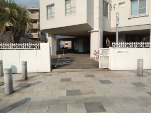藤沢市片瀬海岸、マンションの駐車場画像です