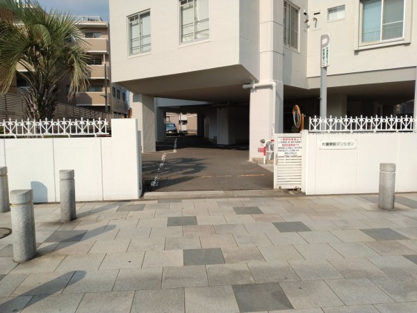 藤沢市片瀬海岸、マンションの駐車場画像です