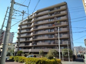藤沢市藤沢、マンションの外観画像です