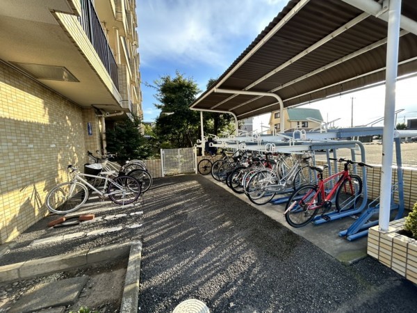 前橋市元総社町、マンションの駐車場画像です