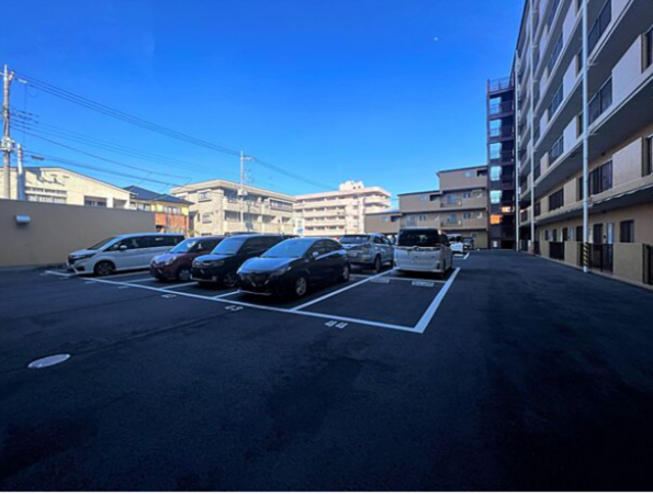 前橋市南町、マンションの駐車場画像です