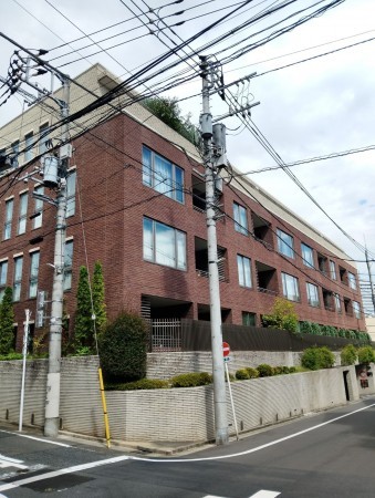 渋谷区南平台町、マンションの外観画像です