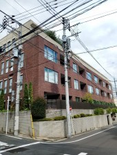 渋谷区南平台町、マンションの外観画像です