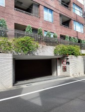 渋谷区南平台町、マンションの駐車場画像です