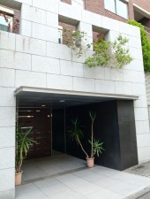 渋谷区南平台町、マンションのエントランス画像です