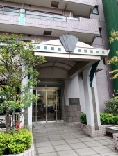 渋谷区円山町、マンションのエントランス画像です