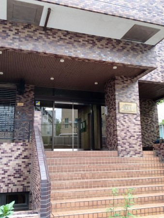 渋谷区渋谷、マンションのエントランス画像です