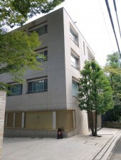 渋谷区南平台町、マンションの外観画像です