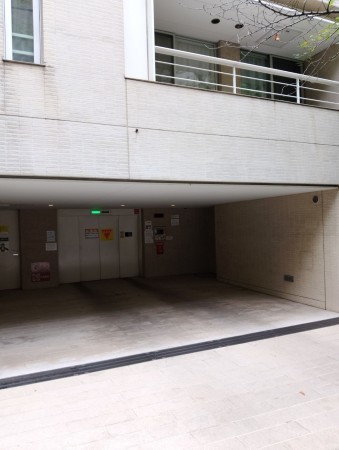 渋谷区南平台町、マンションの駐車場画像です