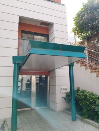 渋谷区円山町、マンションのエントランス画像です