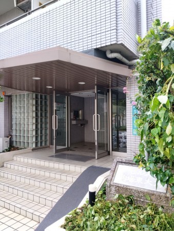 目黒区大橋、マンションのエントランス画像です