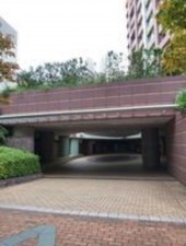 渋谷区渋谷、マンションの駐車場画像です