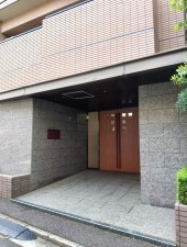 渋谷区広尾、マンションのエントランス画像です