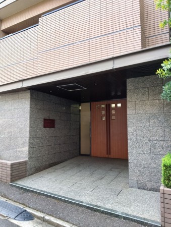 渋谷区広尾、マンションのエントランス画像です
