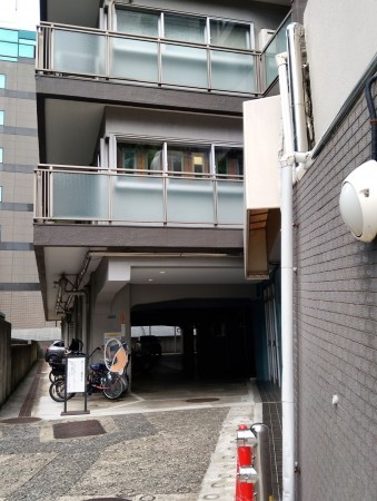 目黒区青葉台、収益物件/店舗付住宅のエントランス画像です