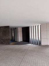 渋谷区鉢山町、マンションのエントランス画像です