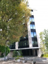 渋谷区鉢山町、マンションの外観画像です