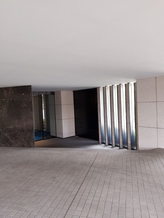 渋谷区鉢山町、マンションのエントランス画像です