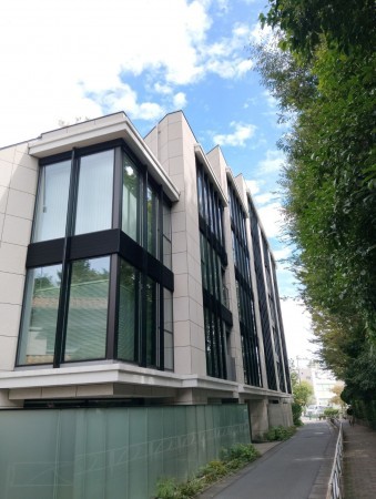 渋谷区鉢山町、マンションの外観画像です