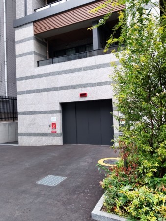 渋谷区渋谷、マンションの駐車場画像です