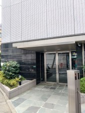 目黒区青葉台、マンションのエントランス画像です