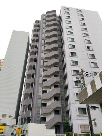 目黒区青葉台、マンションの外観画像です