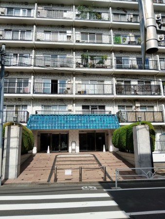 渋谷区猿楽町、マンションのエントランス画像です