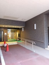 目黒区東山、マンションのエントランス画像です