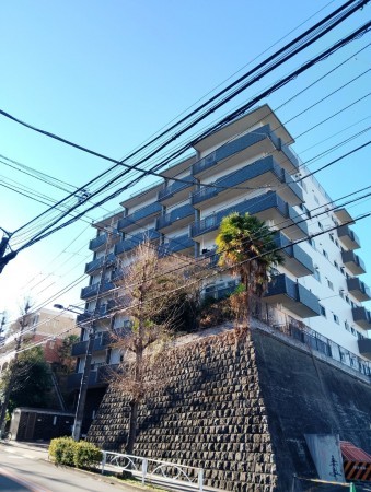 目黒区東山、マンションの外観画像です