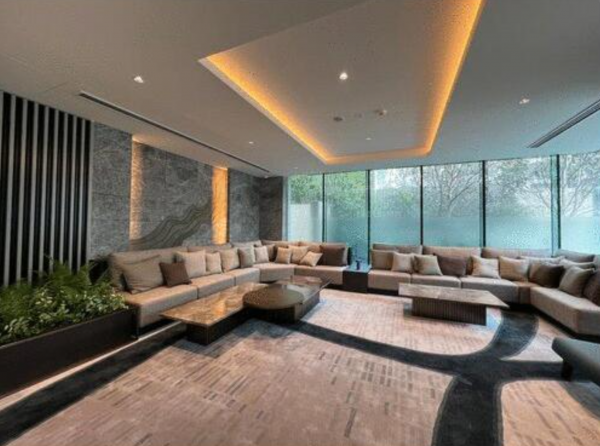 渋谷区渋谷、マンションのエントランス画像です